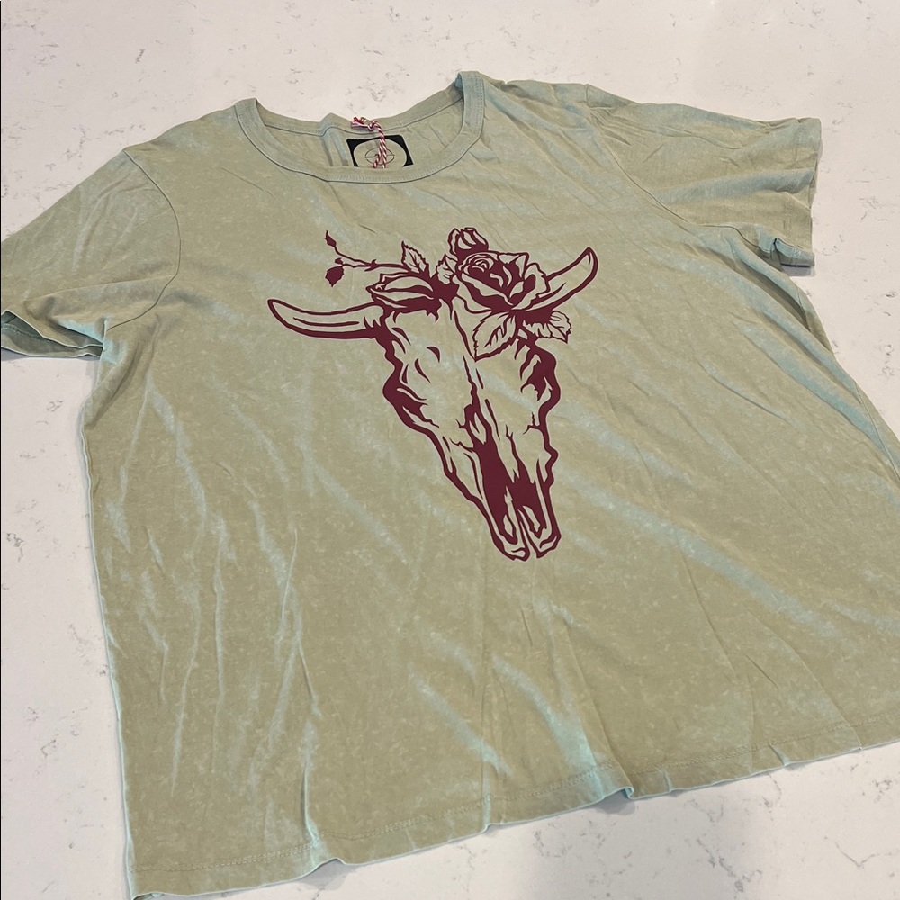 Country floral Bull Skull Graphic Tee in Soft Green